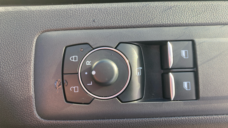 Ford Transit Custom E-320 L1 Rwd 100kW 65kWh H1 Van Limited Auto